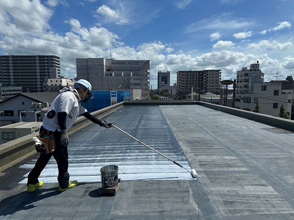 千葉県木更津市・ビル　ウレタン防水(通気緩衝工法)　接着剤塗布～